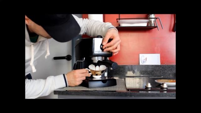 Máy pha cà phê DeLonghi EC155 смотреть онлайн