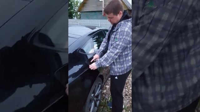 Открываем лючок бензобака на Ауди А7/А6 смотреть онлайн