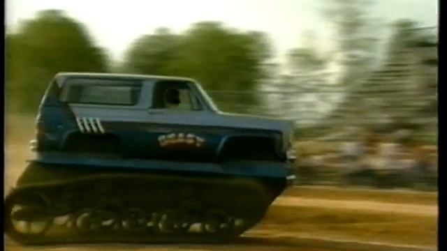 Chevy Blazer on tank tracks смотреть онлайн