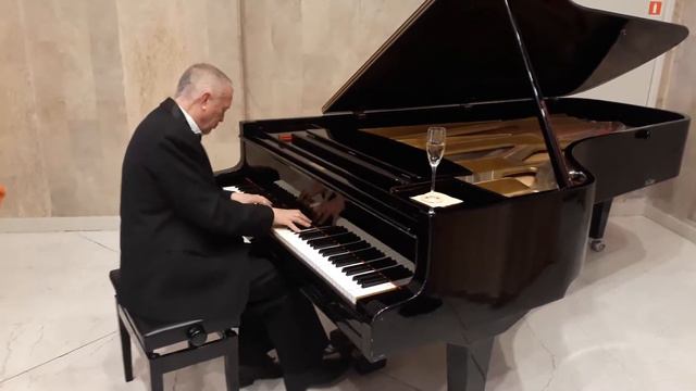 Фуршет..рояль в кустах)) смотреть онлайн