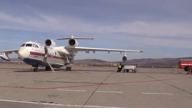 Авиация МЧС России не допустила переход лесного пожара на поселок в Забайкальском крае смотреть онлайн