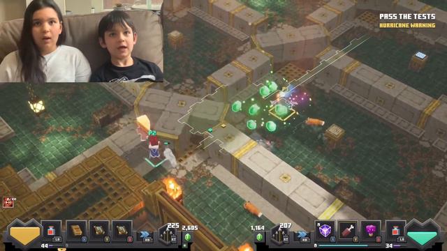Sofia and Zack Play Minecraft Dungeons: Obsidian 'Pineapple' v1 смотреть онлайн
