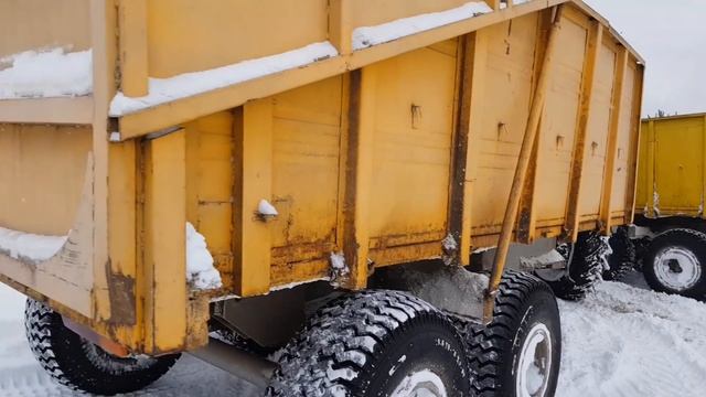 трактора МТЗ 82.1 в две тяги таскают телегу по снегу. Добить любой ценой силосную яму. смотреть онлайн