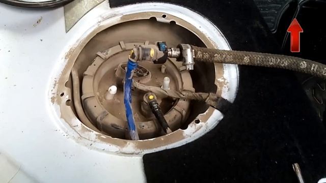 КАК СЛИТЬ БЕНЗИН ИЗ БЕНЗОБАКА ИНЖЕКТОРНОГО АВТОМОБИЛЯ? HOW TO DRAIN GASOLINE FROM A GAS TANK? смотреть онлайн