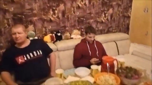 Новый год 2022, наш новогодний бюджетный стол, отмечаем праздник семьёй смотреть онлайн