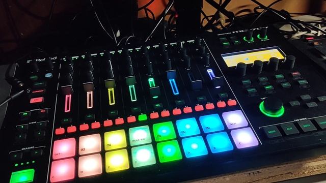 Roland GROOVEBOX SCATTER MC707 MPC-LIVE MC303 JAM - ZOOM FX PEDAL (No Talking) смотреть онлайн