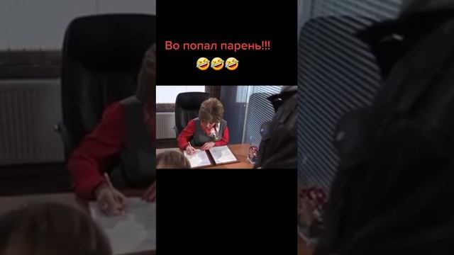 Девушка просто женила на себе незнакомца за несколько минут🤣Парень пообещал помочь и в итоге сам... смотреть онлайн