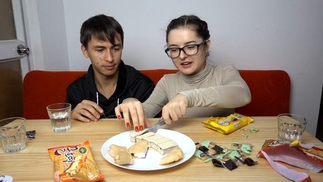 ИНОСТРАНЦЫ ПРОБУЮТ КОРЕЙСКУЮ ЕДУ | СЛАДОСТИ | МОРОЖЕНОЕ | КОНФЕТЫ