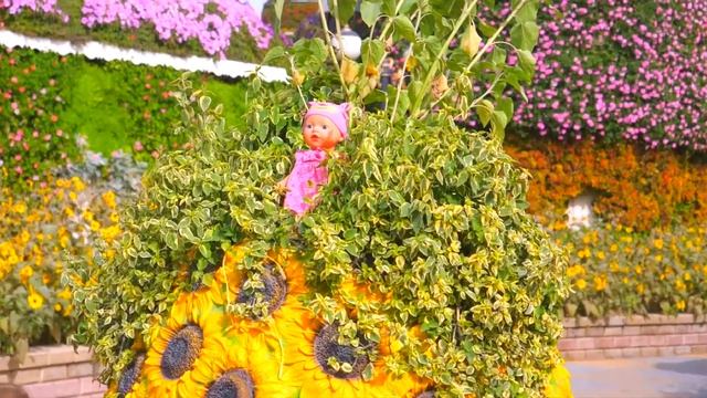 Настя и кукла пупсик играют в прятки в парке Nastya and baby doll playing hide and seek смотреть онлайн