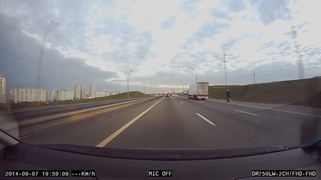 На одном колесе со скоростью 95 км в час смотреть онлайн