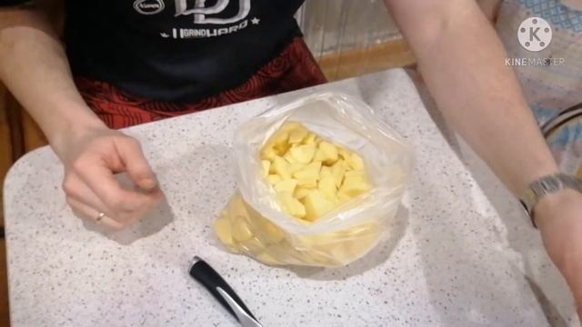 Курочка в томатно-медовом соусе с картофелем в мешке смотреть онлайн