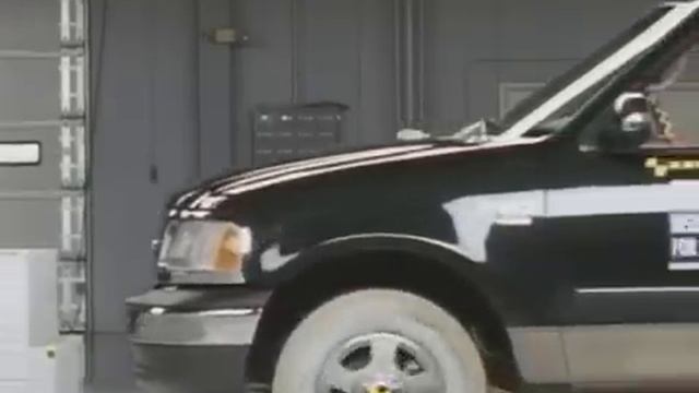 DEADLY CRASH TEST Ford F150 - Moderate Overlap Test IIHS смотреть онлайн