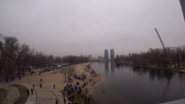 Купаюсь в реке зимой | Первый влог смотреть онлайн