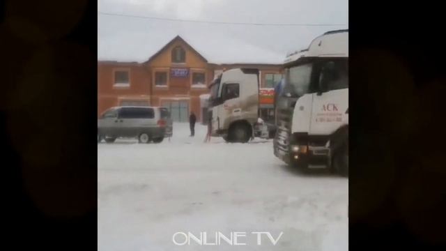 Взаимопомощь на дороге. Как помогают дальнобойщикам. смотреть онлайн