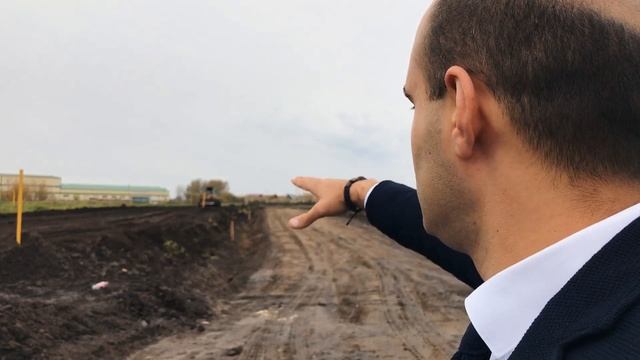 Строительство центральной дороги в семейном посёлке Вишня смотреть онлайн