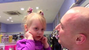 Прокалываем уши ! Ушки маленькой Ники теперь с сережками!