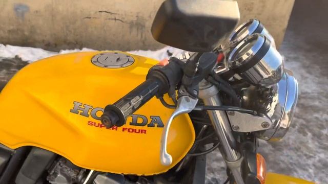 Прекрасная Honda CB400SF Миньон от MotoLegacy смотреть онлайн