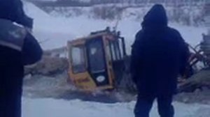 Опасная работа на севере. Утопили бульдозер.