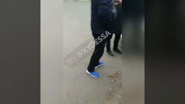 Сотрудница одесской полиции крыла матом людей и толкалась: ее руководство уже в курсе (видео) смотреть онлайн