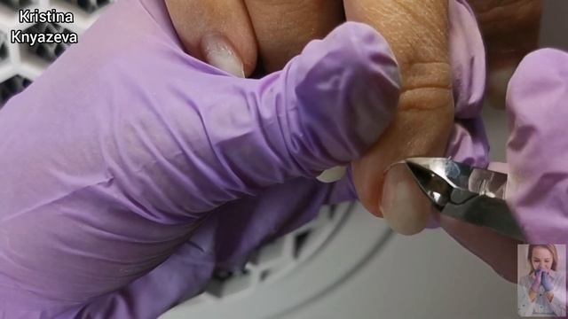 КАК НАУЧИТЬСЯ ДЕЛАТЬ ВЫРАВНИВАНИЕ⁉️персиковый маникюр?Как исправить толстые наклейки? смотреть онлайн