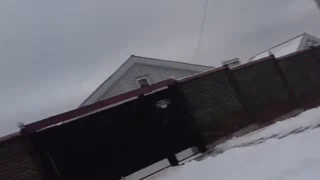 Покатушки по снегу на крыше. смотреть онлайн