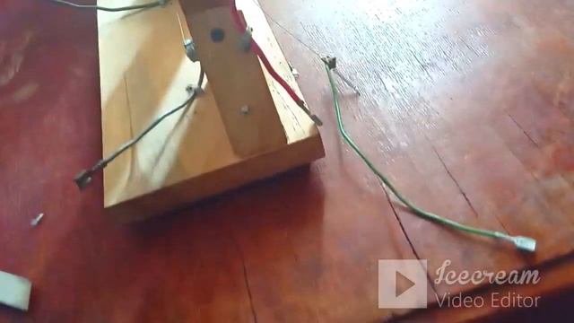 СДЕЛАЛ ПОПЛАВКИ ДЛЯ ПОСАДКИ РЫБОЛОВНОЙ СЕТИ СВОИМИ РУКАМИ/ Рыбалка/Made fishing net floats смотреть онлайн