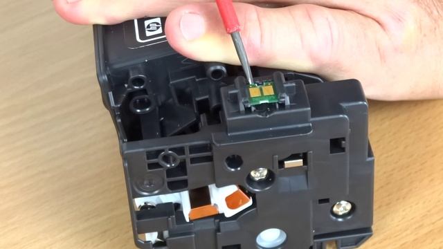 Hewlett Packard HP Laserjet Pro 300 Color Toner Chipwechsel смотреть онлайн