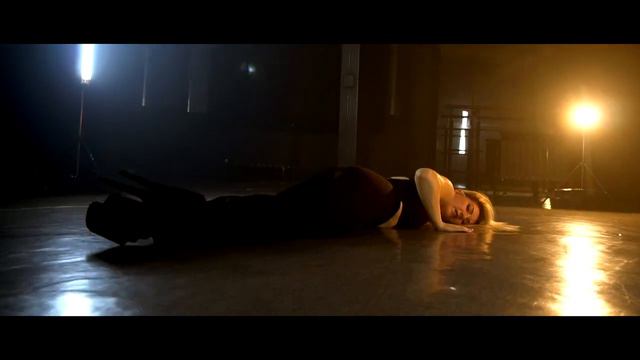 Strip plastic _ Sevdaliza - human смотреть онлайн