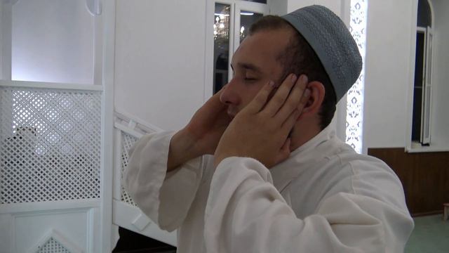 Очень красивый Эзан. читает Эмиль Ягьяев (с. Первомайское, Кировский р-он, Р. Крым.) смотреть онлайн