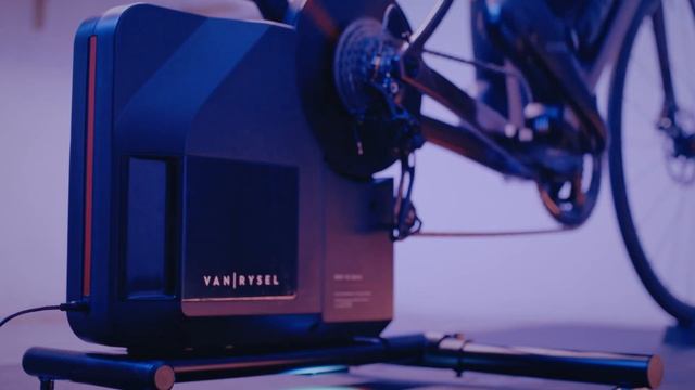 Decathlon presenta Van Rysel D100, el rodillo de transmisión económico para entrenamiento virtual смотреть онлайн