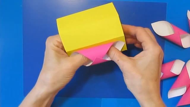 ПОДАРОЧНЫЙ СУВЕНИР ко ДНЮ 8 МАРТА| цветы из бумаги. Поделки на 8 марта для мамы Своими Руками|DIY| смотреть онлайн