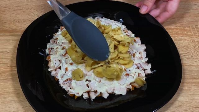 Очень Вкусный Салат Хризантема на Праздничный Стол! Простой Рецепт с Чипсами и Копченой Курицей смотреть онлайн