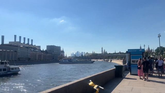 vlog - летние будни в Москве: пляж, лучшие рестораны, пикник с пиарщиком Тимати смотреть онлайн