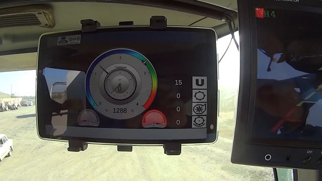 Не веришь компьютеру - лезь под комбайн! Установка борткомпьютера на Claas Mega. смотреть онлайн