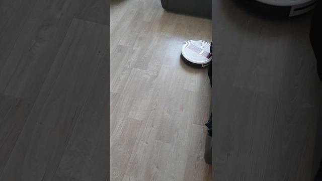 Робот-пылесос Polaris PVCR 1028 Wi-Fi IQ Home. Функция возвращение на базу. смотреть онлайн