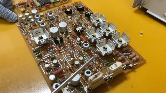 Разбираем Генератор сигналов низкочастотный Г3-112. Какие в нем драг. детали? смотреть онлайн