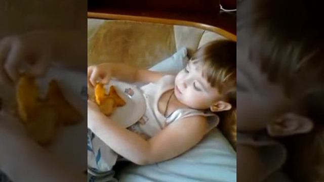 Выходной, можно отдохнуть. Картошка по деревенски и наггетсы смотреть онлайн