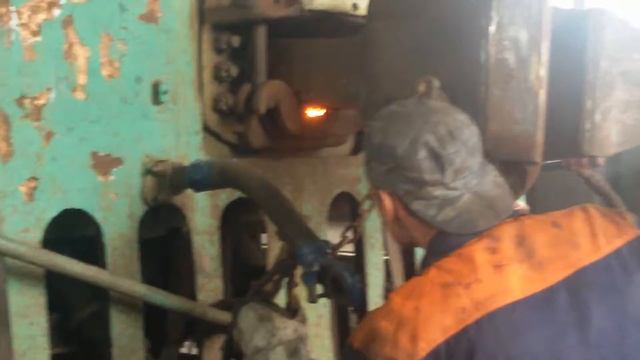 Димон профессионал варит пассатижами. смотреть онлайн