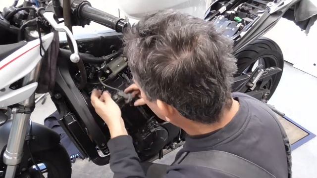 Honda CB600F Hornet 2010 Sparkplug Change Easy...? [-PART 2-]