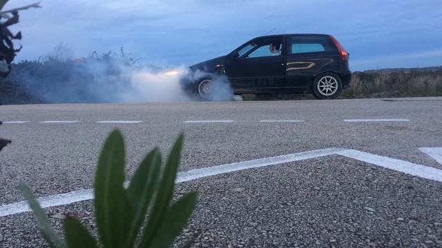 BURNOUT - FIAT PUNTO смотреть онлайн