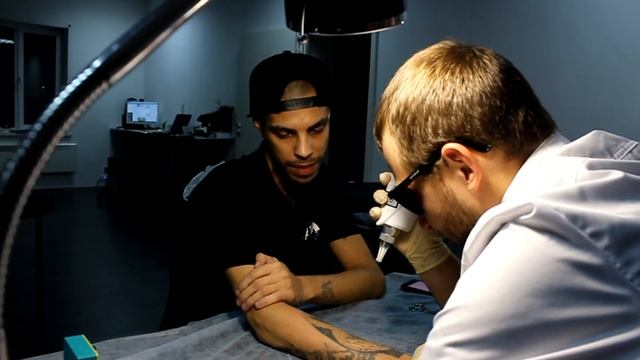 STAR WARS по Сибирски. Роман Гоманчук - Мастер лазерного сведения татуировок. смотреть онлайн