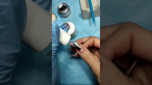 ЛЕГКИЙ ДИЗАЙН НОГТЕЙ - #растяжкаблестками #дизайнногтей #ногти #блёстки #маникюр смотреть онлайн