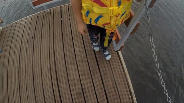 Приозерск рыбалка на плавучем доме смотреть онлайн