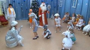 Танец зайчиков "По лесной лужайке разбежались зайки". Д/с 259, гр.18, Новогодний утренник 2017