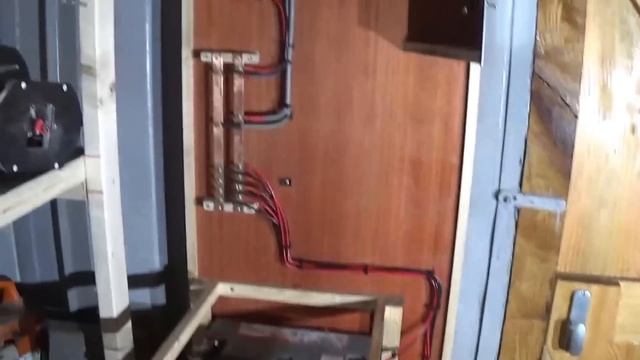 Wind and solar powered workshop! смотреть онлайн