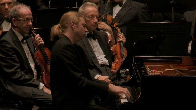 Denis Kozhukhin & Jean-Claude Casadesus perform Bartók and Dvořák смотреть онлайн