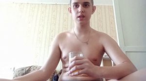 Я пробую сок Greenola со вкусом мультифрукт