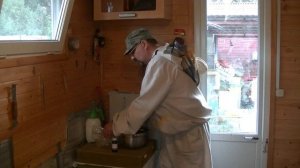 ? Правильная подкормка пчёл сахарным сиропом в ульях Лысонь ?