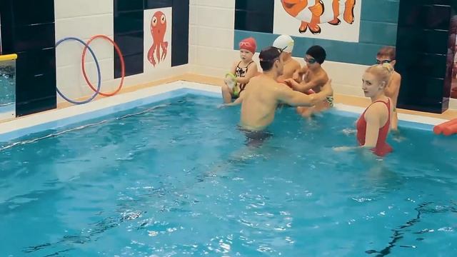 Детский аквацентр Oceankid, отрывки группового занятия ( Группа №4) смотреть онлайн