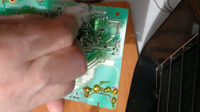 Philips 15PF5121/58 не включается. Ремонт блока питания DAC-12M018 B1F Rev 05. смотреть онлайн